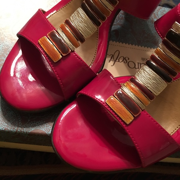 Euro Sofft Berry Patent Leather Sandals - Picture 7 of 8